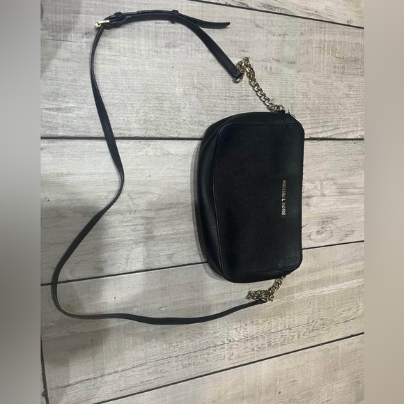 Handbags - Michael kors crossbody